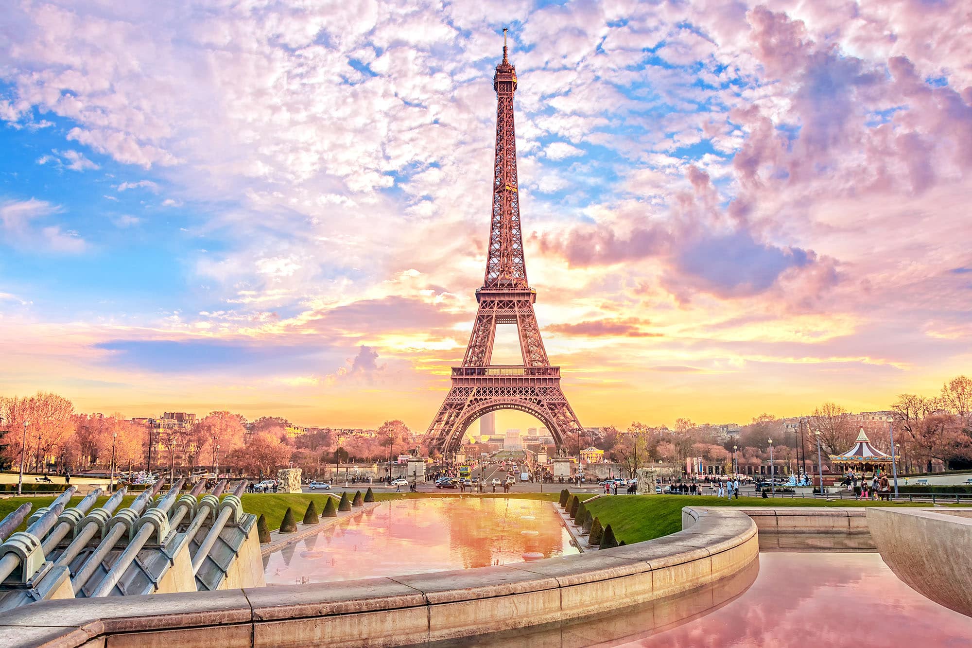 Sunset picture of the Eiffel Tower